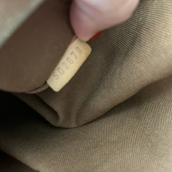 Authentic Large Louis Vuitton Handbag - Picture 10 of 10